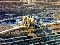 Massive blasting in Twin Creeks mine. Collector’s Edge photo.