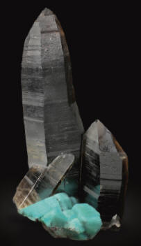 Same specimens photographed in two diffrent lightings showing transparency of the quartz crystals. 12.5 cm in length. Pinnacle 5 Minerals specimen. J. Callén photo.