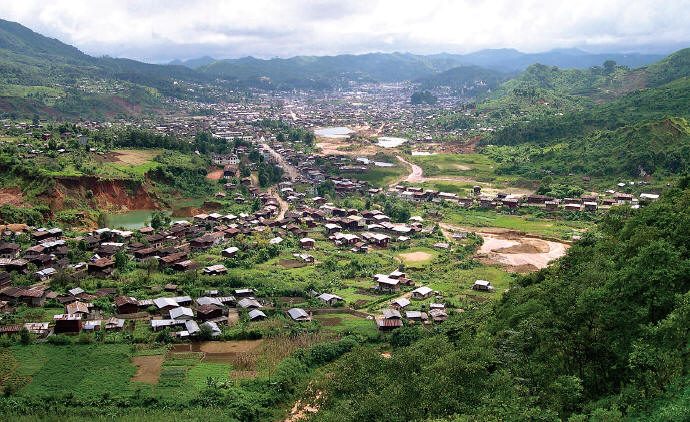 Mogok town – capital of gemstones and minerals of Myanmar. F. Bärlocher photo.
