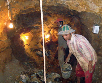 Miners working in the mine.Saw Naung U photo.