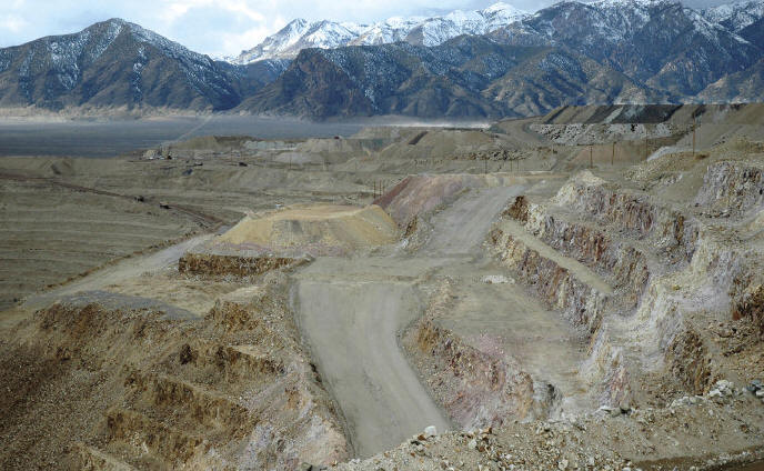 Western portion of the Round Mountain pit with heap leach pads in middle distance,and Toiyabe Range in far distance. S. Werschky photo