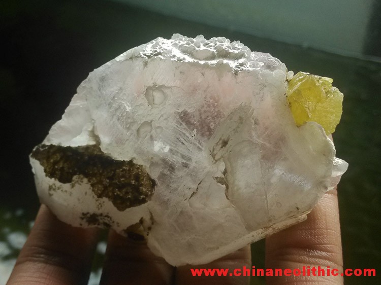 Strong light refraction of Sphalerite in calcite stone specimens on GEM long stone ore,Sphalerite,Calcite