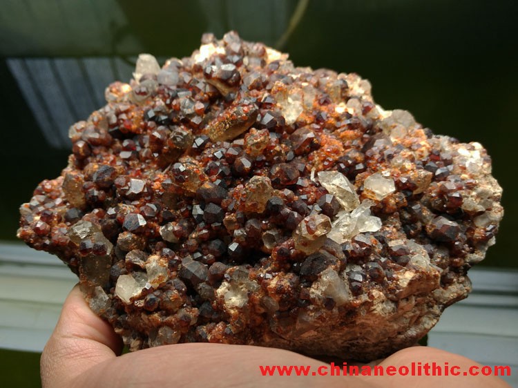 Red wine and manganese aluminum garnet crystal mineral crystal gem stone ore samples,Garnet,Quartz