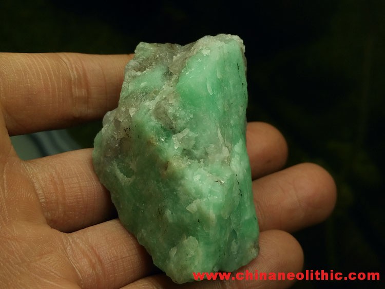 Yunnan Wenshan emerald chocolate carved material gem stone ore raw wool stone,Emerald