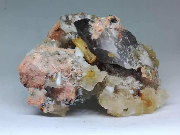 Laumonite, calcite, zeolite, pyrite crystal stone ore samples,Laumontite,Calcite,Stilbite,Pyrites