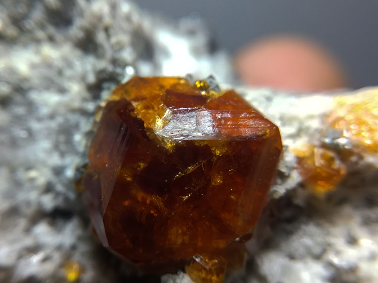 The large crystal gem manganese aluminum garnet Fanta stone mineral specimens stone ornamental stone,Garnet