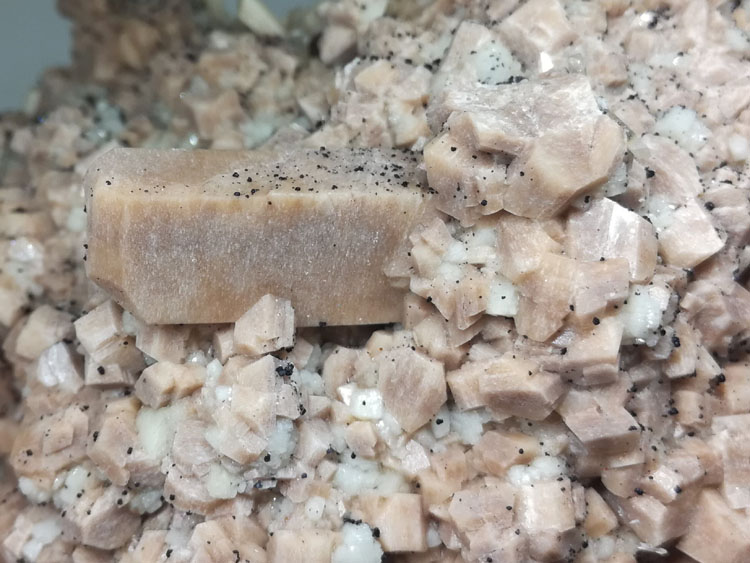 Laumontite and feldspar mineral crystal gem stone ore samples, floating rootless, both sides have cr,Laumontite,Feldspar,Quartz