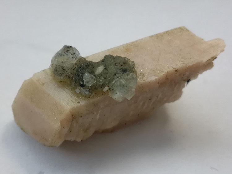 New crystals of feldspar and fluorite and Spessartite garnet from Fujian,Feldspar,Fluorite,Garnet
