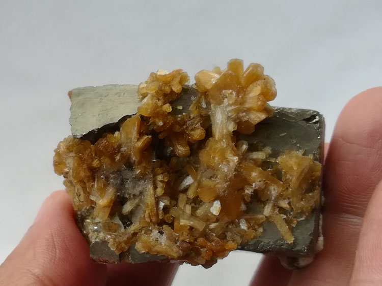 Stilbite and Pyrites symbiosis mineral specimens Crystal Gemstone raw rock ore,Stilbite,Pyrites