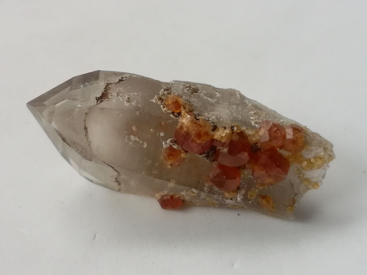 Orange-red manganese-alumina garnet-fendarite symbiotic inclusion mineral specimen Crystal Gemstone ,Quartz,Garnet