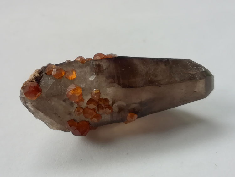 Orange-red Spessartite manganese-alumina garnet-symbiotic inclusion mineral specimen Crystal Gemston,Garnet,Quartz