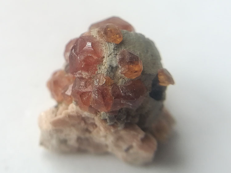 Orange-red Spessartite manganese-alumina garnet and mica symbiotic mineral specimens Crystal gemston,Garnet,Mica