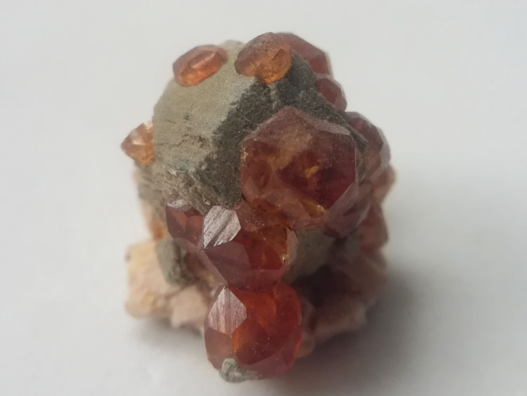 Orange-red Spessartite manganese-alumina garnet and mica symbiotic mineral specimens Crystal gemston,Garnet,Mica