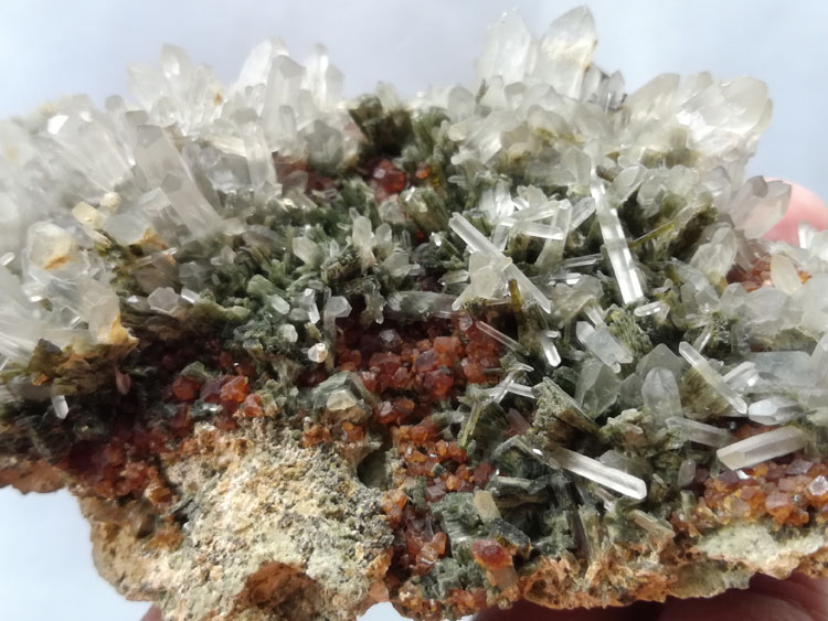 Paragenetic mineral specimens of Garnet,Epidote and quartz crystal gemstone raw ore,Garnet,Epidote,Quartz