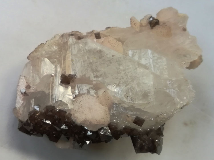 Floating scheelite and Dolomite, Quartz mineral crystal stone ore samples,Scheelite,Quartz,Dolomite