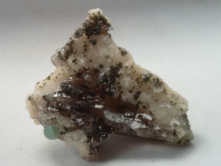 Fujian Aquamarine and Spessartite garnet brown crystal mineral crystal gem stone specimens smoky qua,Aquamarine,Garnet,Quartz