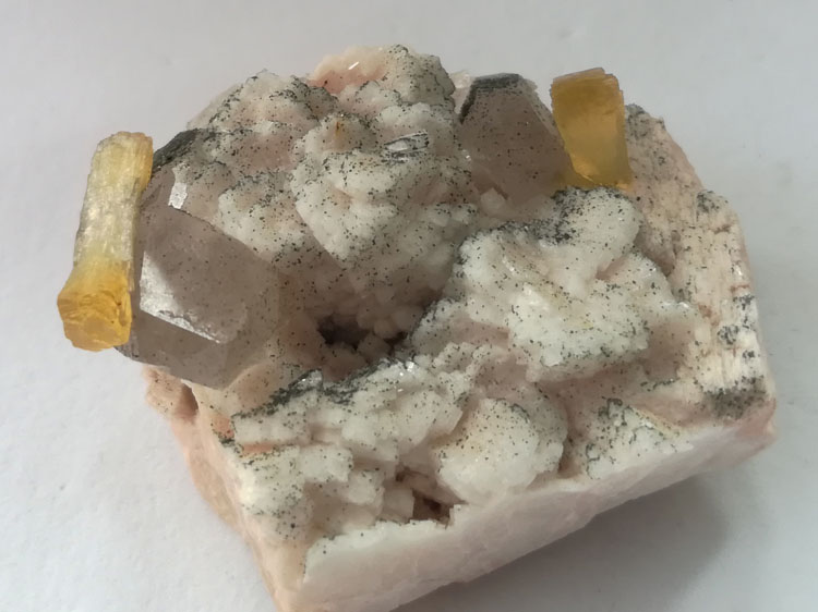 Stilbite and Smoky Quartz, Feldspar Symbiotic Mineral Specimens Crystal Gemstone Raw Ore,Stilbite,Quartz,Feldspar