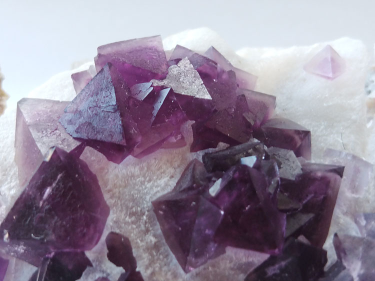 Purple-red octahedral Fluorite Mineral Specimens Mineral Crystals Gem Materials,Fluorite