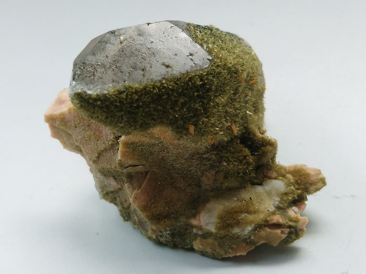 Epidote,Stilbite,Smoky Quartz Mineral Specimens Mineral Crystals Gem Materials,Epidote,Stilbite,Quartz