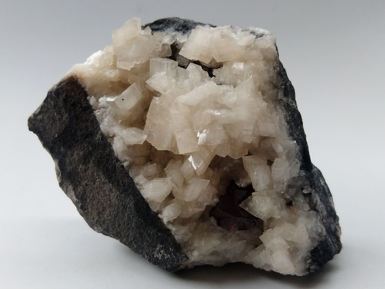 Cinnabar,Dolomite Mineral Specimens Mineral Crystals Gem Materials,Cinnabar,Dolomite