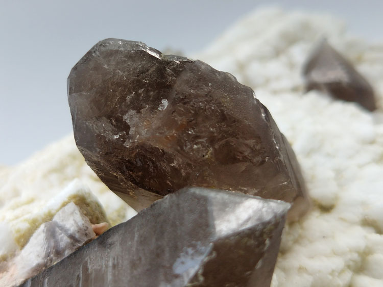 Smoky Quartz,Garnet,Albite  Feldspar Mineral Specimens Mineral Crystals Gem Materials,Quartz,Feldspar,Garnet