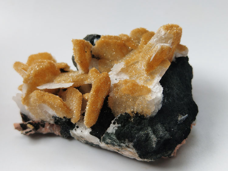 Stilbite,Calcite Mineral Specimens Mineral Crystals Gem Materials,Stilbite,Calcite