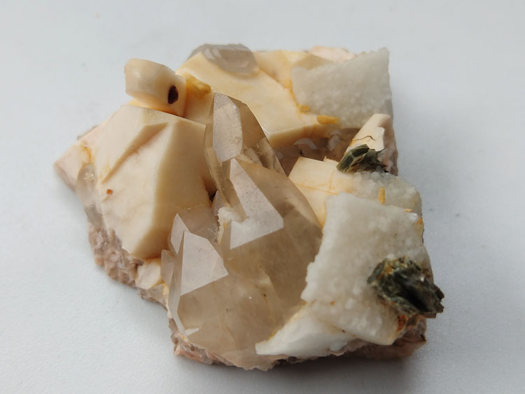 Stilbite,Garnet,Orthoclase Microcline Feldspar,Smoky Quartz Mineral Specimens Mineral Crystals Gem,Stilbite,Garnet,Feldspar,Quartz
