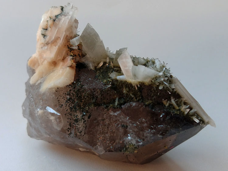 Laumontite,Smoky Quartz Mineral Specimens Mineral Crystals Gem Materials,Laumontite,Quartz