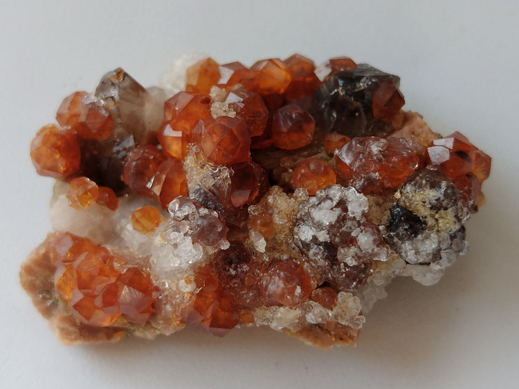 Manganese-aluminum Garnet Spessartine Opal,Feldspar Mineral Specimens Mineral Crystals Gem Materials,Garnet,Opal,Feldspar