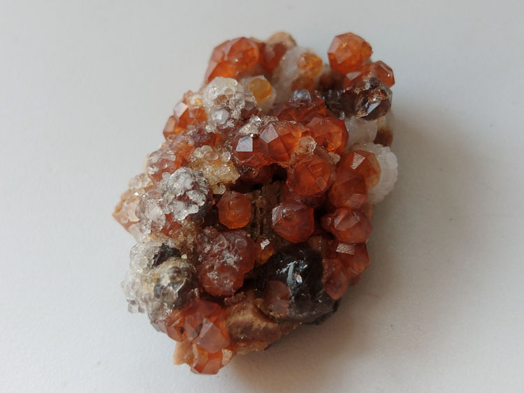 Manganese-aluminum Garnet Spessartine Opal,Feldspar Mineral Specimens Mineral Crystals Gem Materials,Garnet,Opal,Feldspar