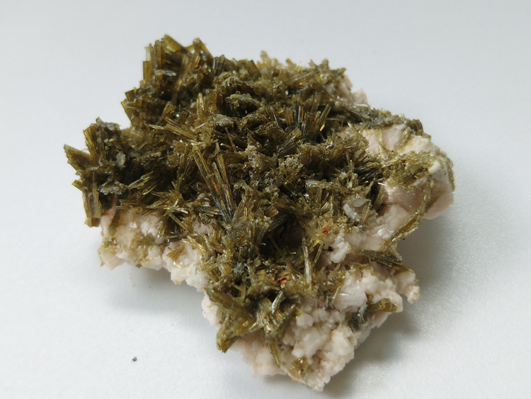 Epidote Albite Feldspar Mineral Specimens Mineral Crystals Gem Materials,Epidote,Feldspar