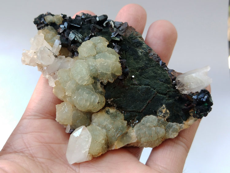 Babingtonite,Prehnite,Quartz Mineral Specimens Mineral Crystals Gem Materials,Babingtonite,Prehnite,Quartz